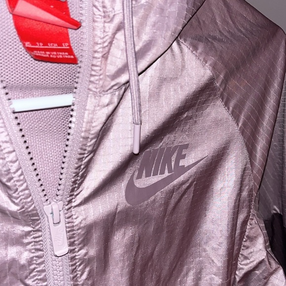 Nike Lavender Ventilated Reflective Running Jacket - Picture 3 of 13